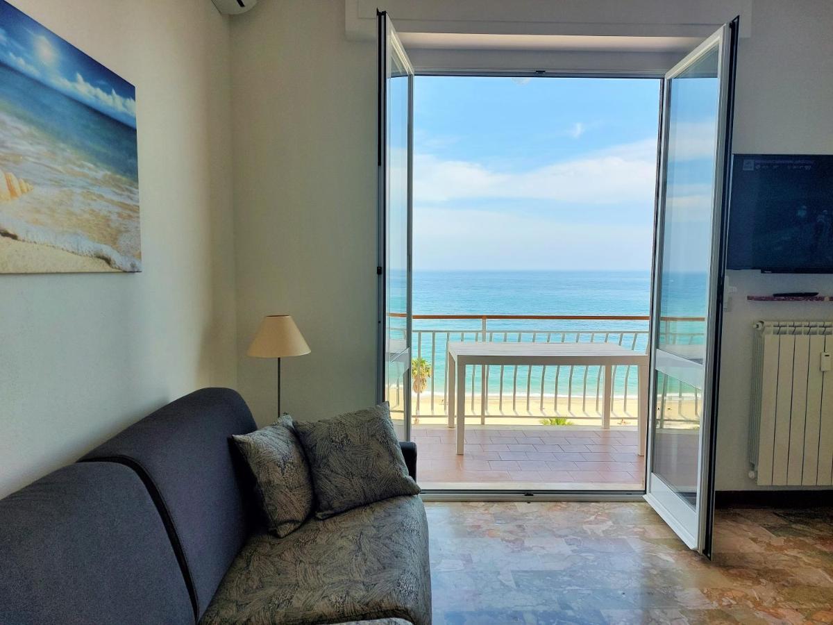Maremare, Really On The Beach, With Private Parking Savona Exterior foto