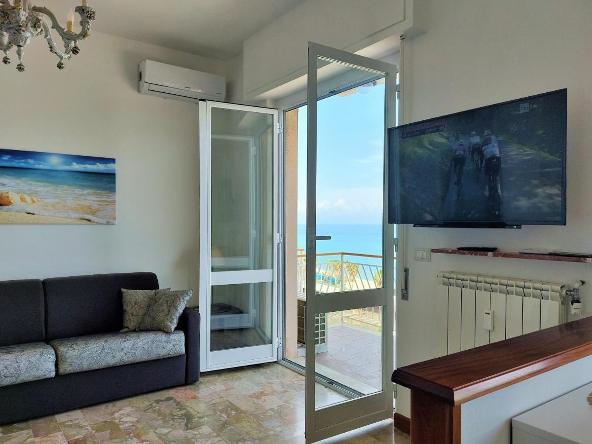 Maremare, Really On The Beach, With Private Parking Savona Exterior foto