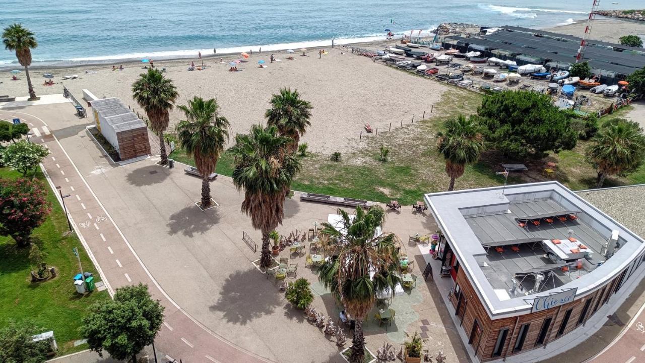 Maremare, Really On The Beach, With Private Parking Savona Exterior foto